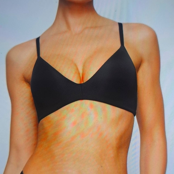 SKIMS Other - SKIMS WIRELESS LIGHTLY LINED BRA   32B